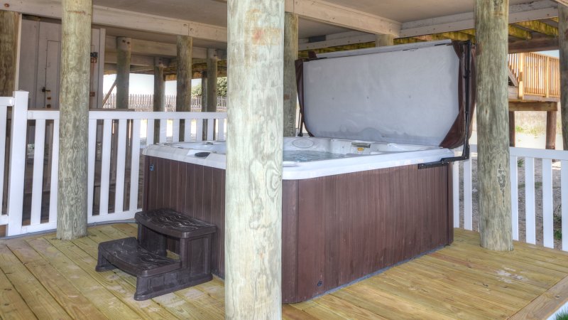 North End Charmer – Hot Tub