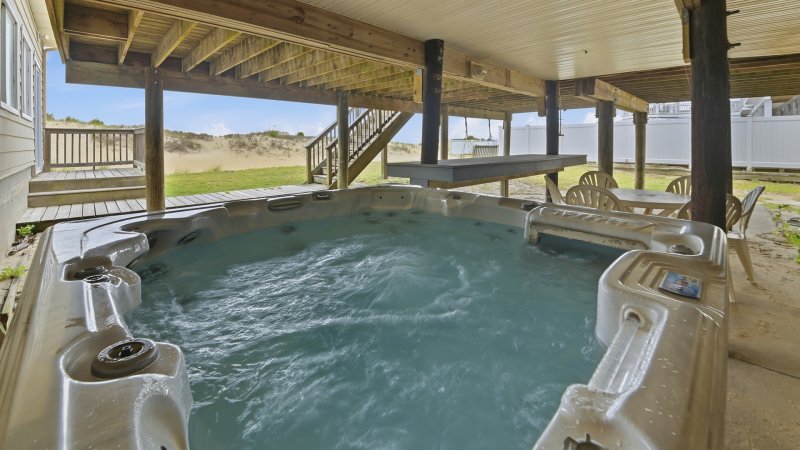Footprints in the Sand – Hot Tub