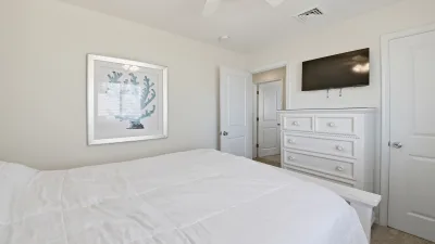 Footprints in the Sand – Bedroom 3