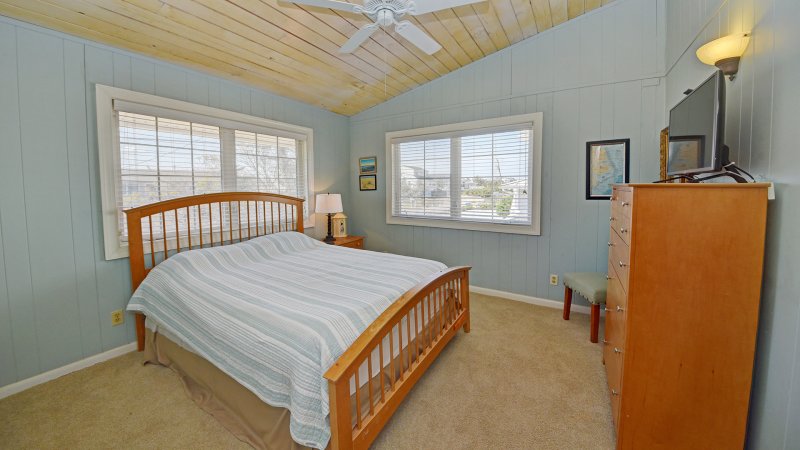 All Summer Long – Bedroom 2