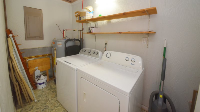 Endless Summer – Laundry Room