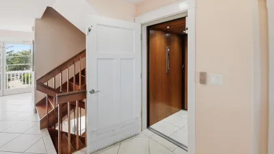 The Ritz – Elevator 2nd Floor