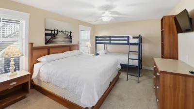 The Ritz – Bedroom 8