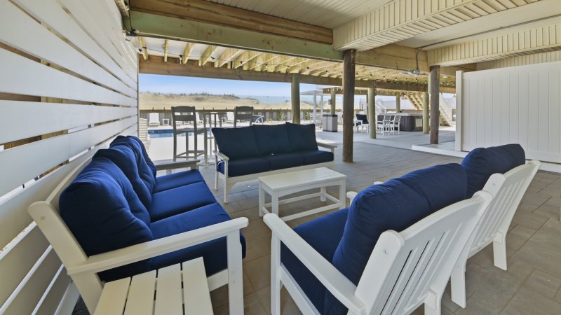 Atlantis – Covered Sitting Area