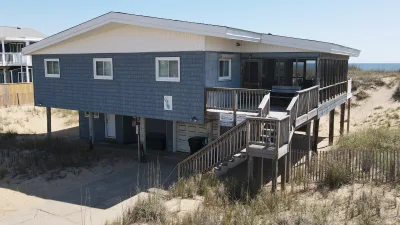 Crabby Pelican – Exterior