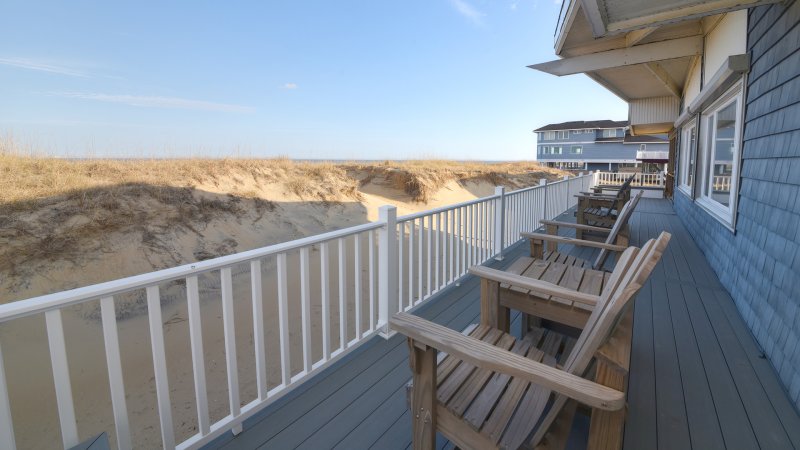 Crabby Pelican – Deck