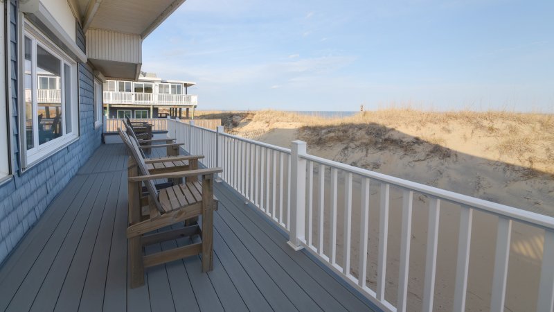 Crabby Pelican – Deck