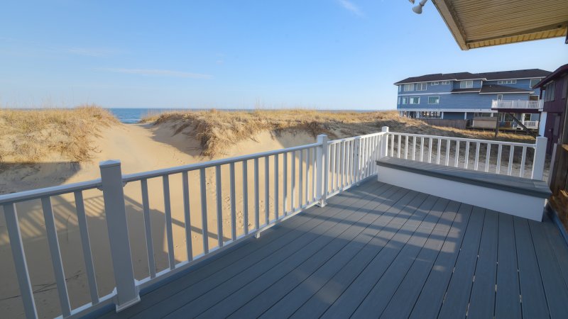 Crabby Pelican – Deck
