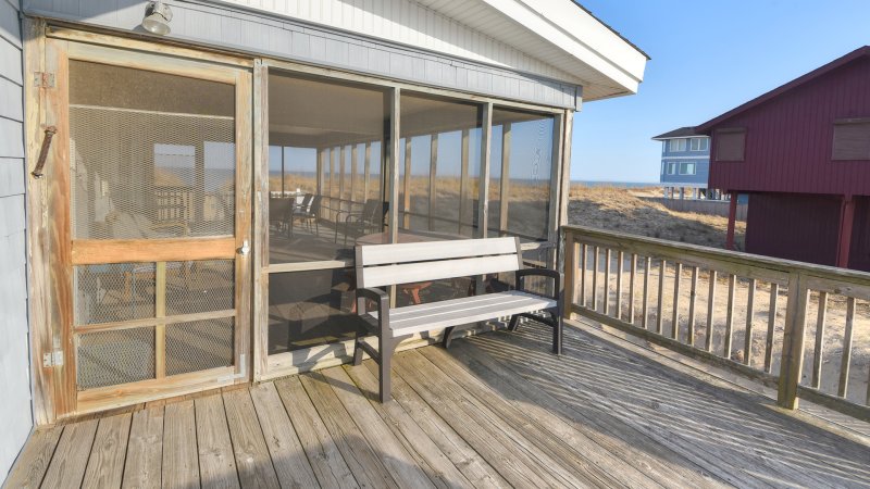Crabby Pelican – Deck