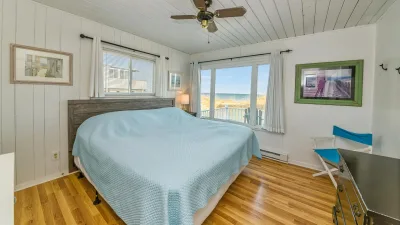 Crabby Pelican – Bedroom 1