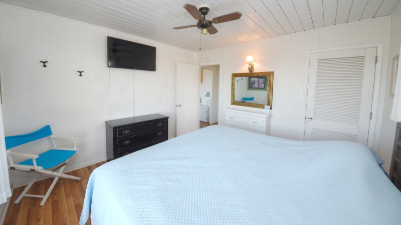 Crabby Pelican – Bedroom 1