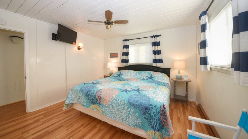 Crabby Pelican – Bedroom 2