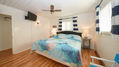 Crabby Pelican – Bedroom 2