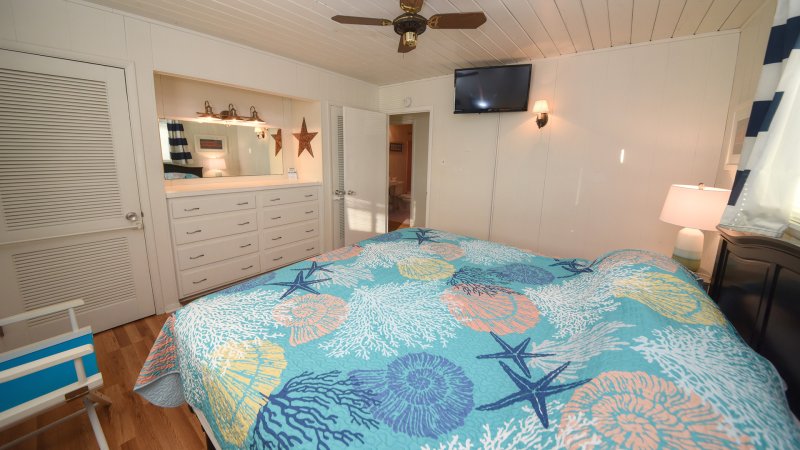 Crabby Pelican – Bedroom 2