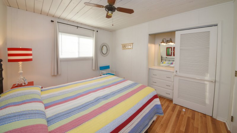 Crabby Pelican – Bedroom 4
