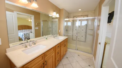 Atlantic Escape – Private Bath for BR3
