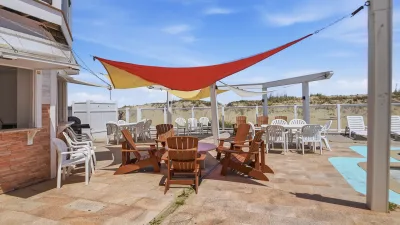 Atlantic Resort – Poolside Sitting Area