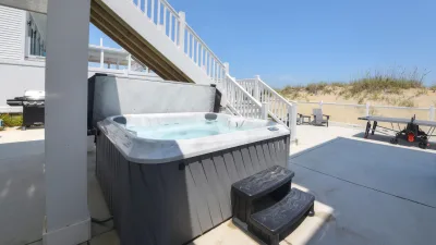 Coffee Break – Hot Tub