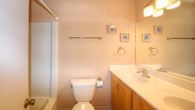 Panorama – Common Bath for 2nd Floor