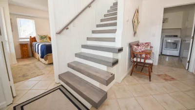 SonTan Lowtion – Foyer
