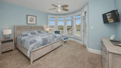 The Tides – Bedroom 6