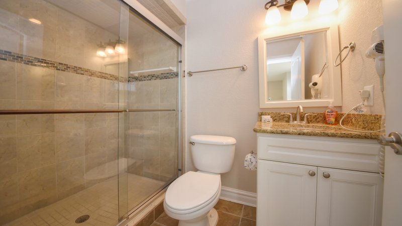 Oceanic Serenade – Private Bath for BR5