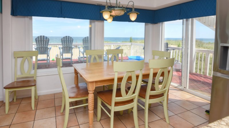 Queen O' Sea – Dining