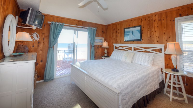 Queen O' Sea – Bedroom 1