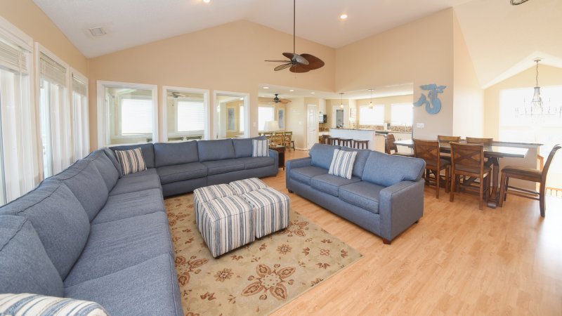 No Comparison Oceanfront – Living Room