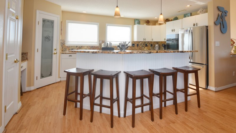No Comparison Oceanfront – Kitchen
