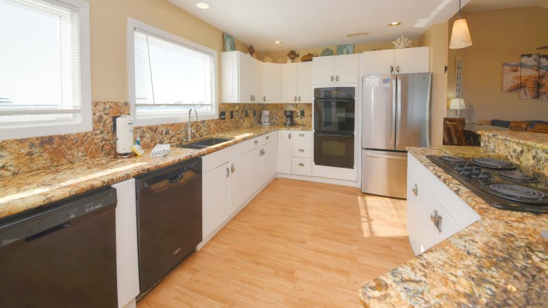 No Comparison Oceanfront – Kitchen