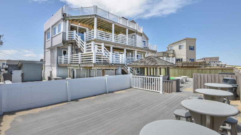 No Comparison Oceanfront – Picnic Area