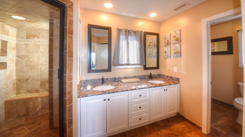 No Comparison Oceanfront – Private Bath for BR1