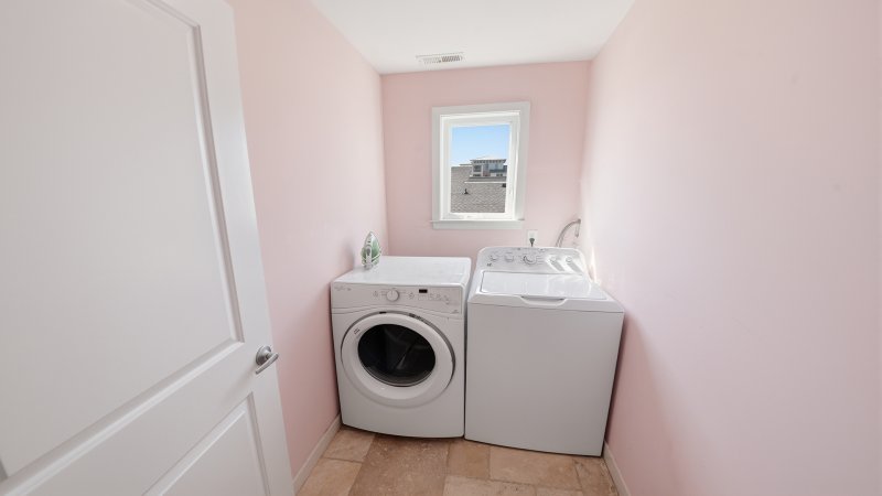 Atlantic Dreamin' – Laundry Room