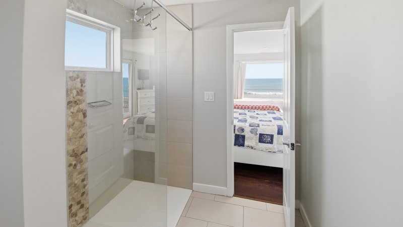 Atlantic Dreamin' – Private Bath for BR1