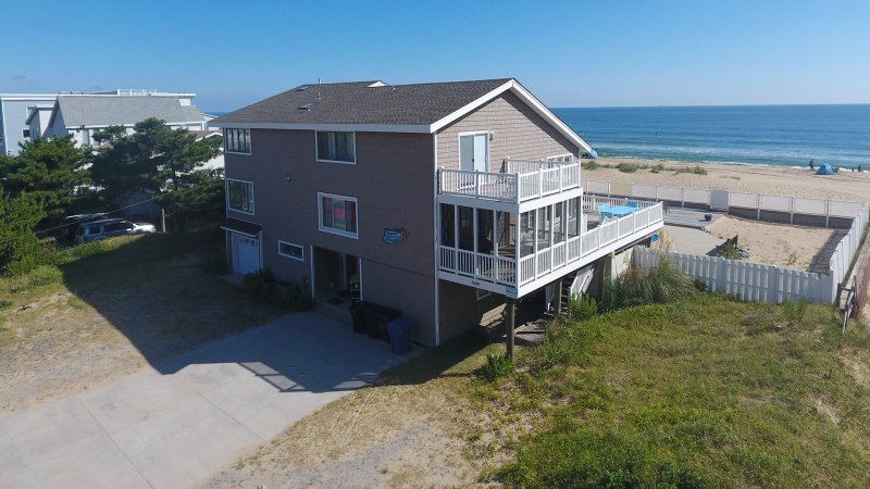Virginia's Dream – Exterior