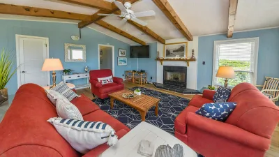 Captain Jack's – Living Room