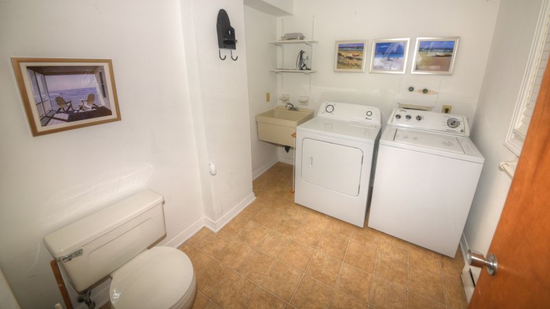 Captain Jack's – Laundry Room
