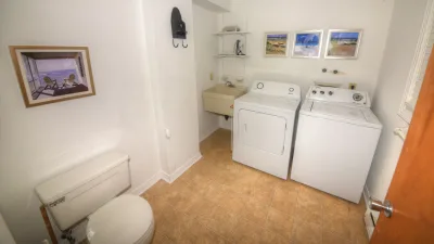 Captain Jack's – Laundry Room