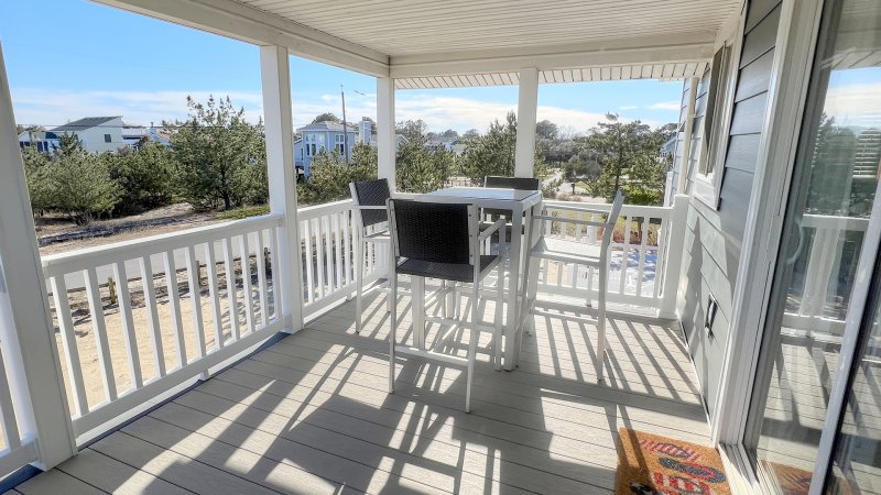 Captain Jack's – Covered Deck