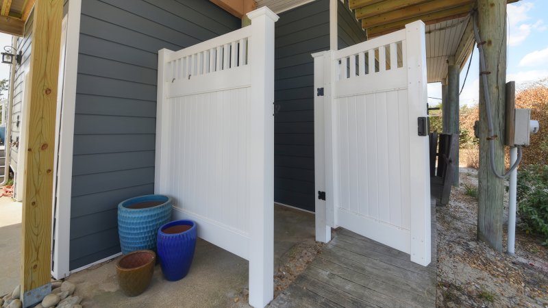 Captain Jack's – Outdoor Shower