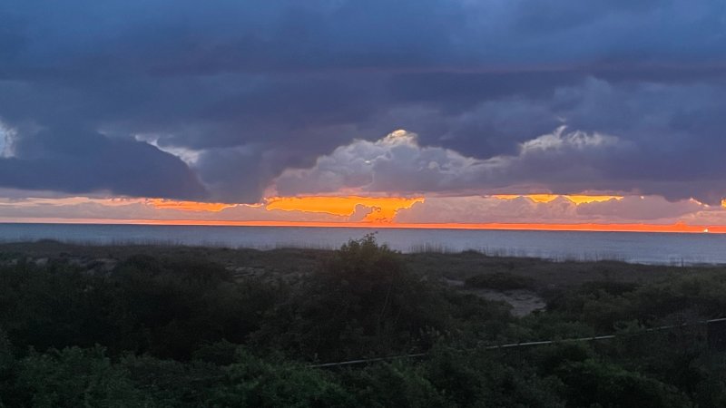 Captain Jack's – Sunrise