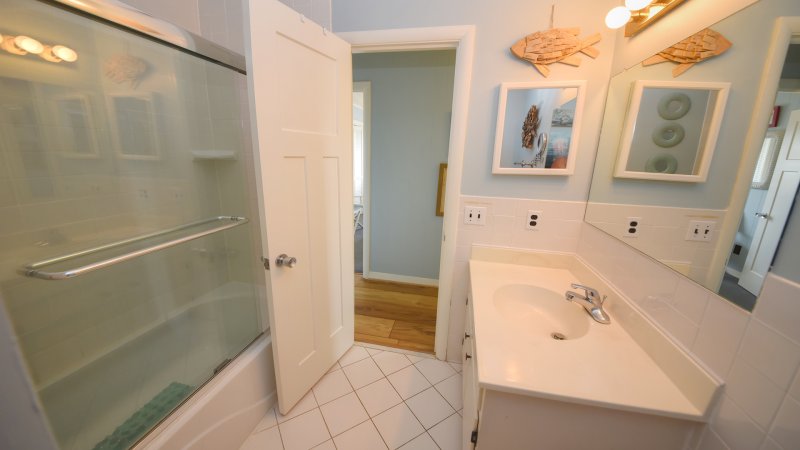 Captain Jack's – Common Bath for BR3 and BR4