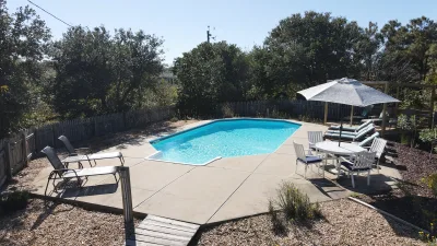 Double Vision – Pool