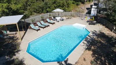 Double Vision – Pool