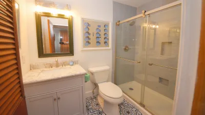 Double Vision – Private Bath for BR1
