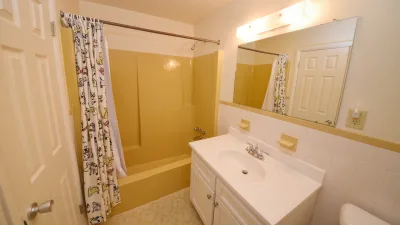 Byrd Song – Common Bath for 2nd Floor