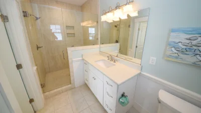 A Frame of Mind – Private Bath for BR1