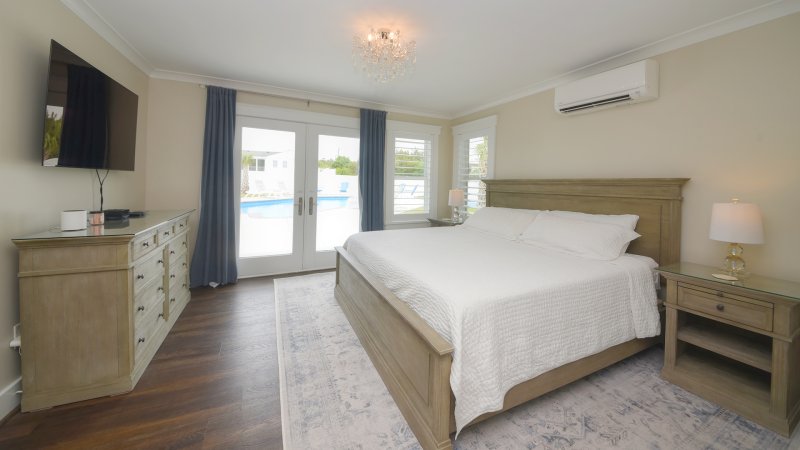 Moon Glow – Bedroom 1