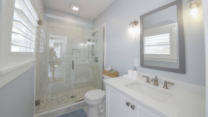 Moon Glow – Private Bath for BR5